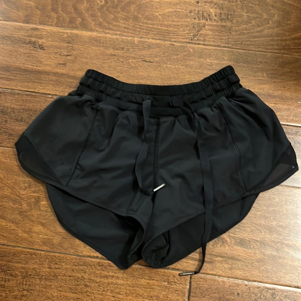 Black Lululemon Hotty Hot Shorts 2.5”